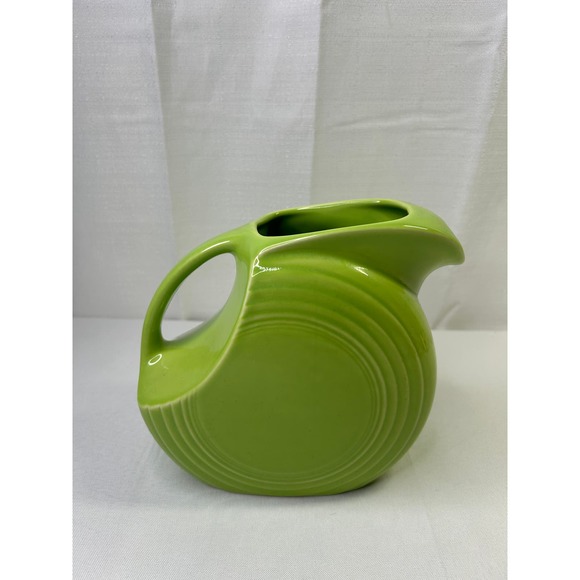 Fiesta Large Disk Water Pitcher in Green, 67 1/4 oz Capacity, Round Shape